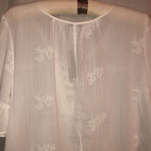 AE M NWOT Ivory Embroidered Bell Quarter Sleeve Flowy Lace up Cotton Blouse - Picture 4 of 11